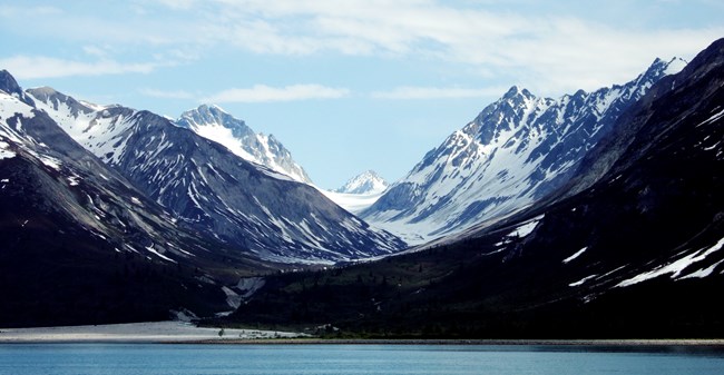 Photograph: A u-shaped valley, carved out over millenia by a glacier.